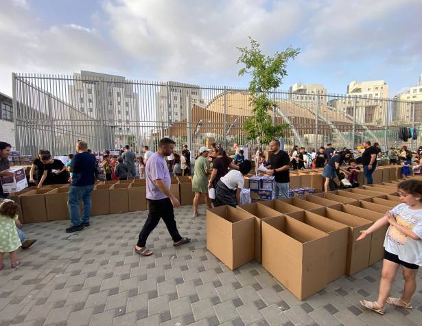 תורמים לקהילה. תמונת המחשה תורמים לקהילה. תמונת המחשה