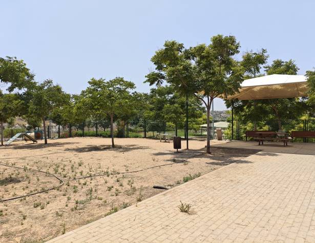 גינת כלבים במנחם בגין – שד' החשמונאים