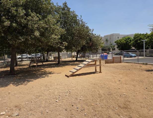 פארק הכלבים ברחוב בנימין