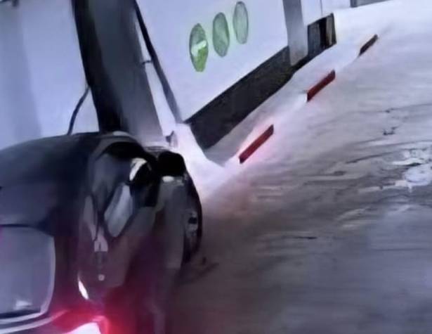 תמונת הרכב הפוגע במצלמות הביטחון של העירייה. תמונת הרכב הפוגע במצלמות הביטחון של העירייה.