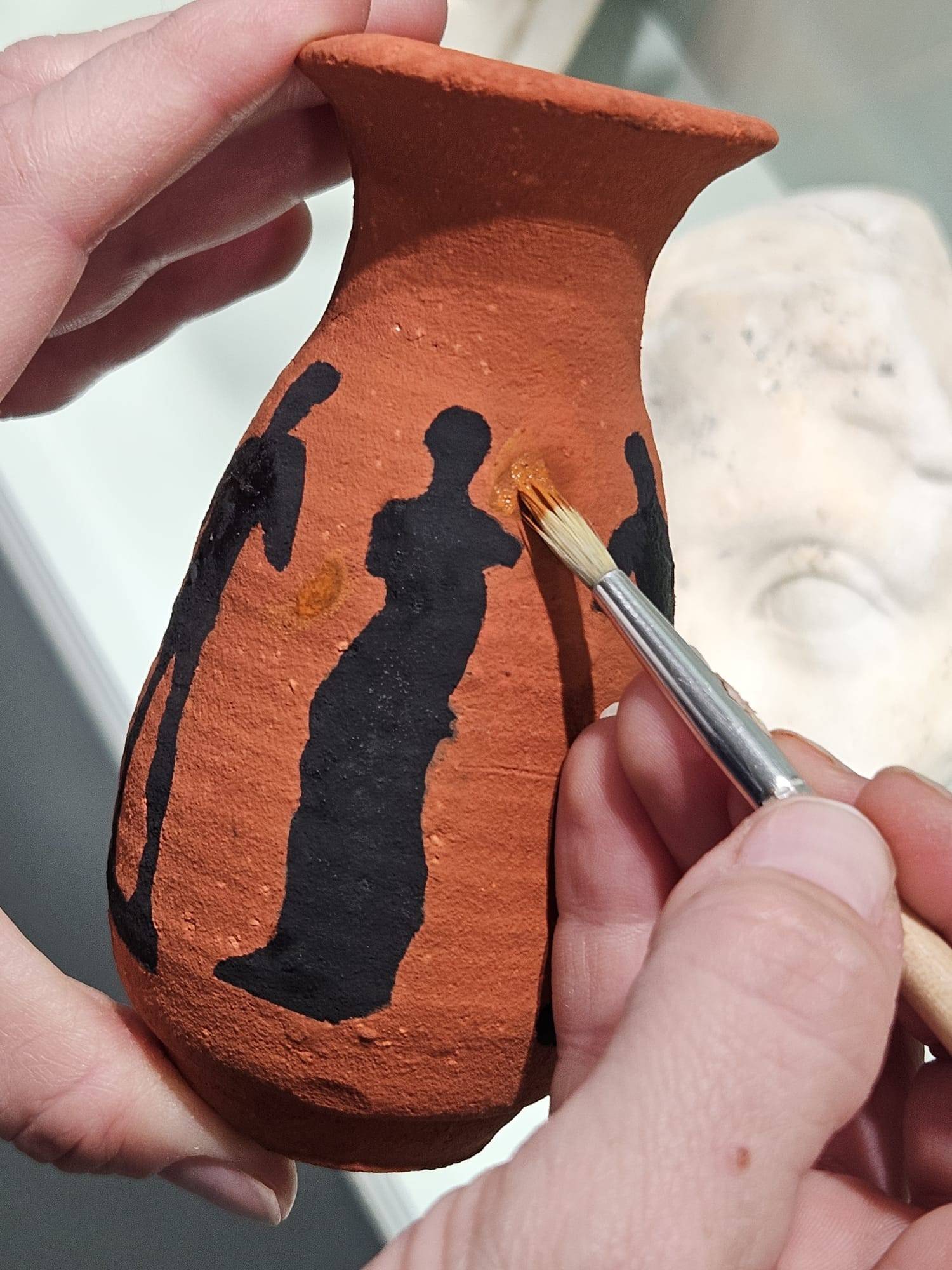 עיטור כלי חרס בסגנון יווני - סדנה