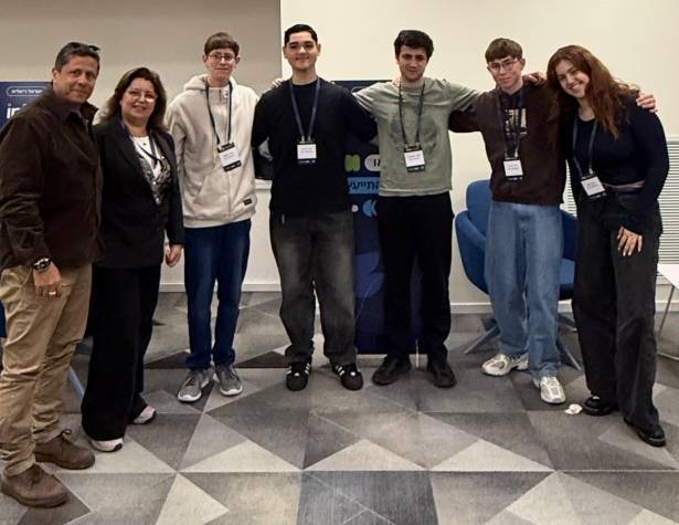 תלמידי מגמת הנדסת תכנה, עירוני א'